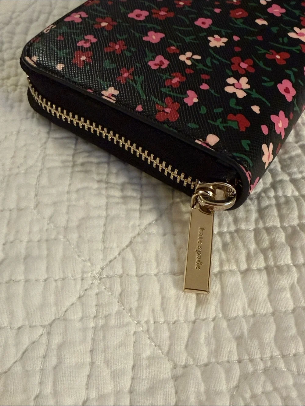 Kate Spade New York Women’s Zip-Around Floral Wallet Black Pink Zipper Logo